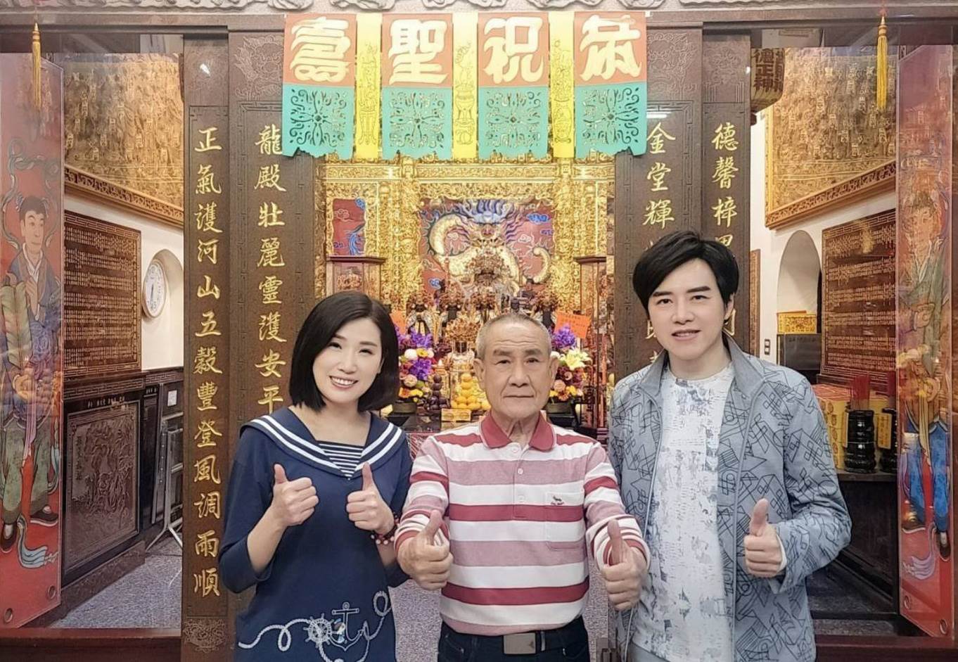 金龍殿參拜余秀娟（左）和廖偉志（右）。（圖／百福銓盛娛樂提供）