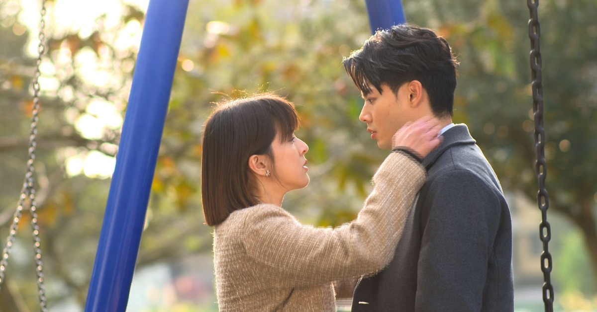 蘇晏霈、羅子惟公園對視放閃。（圖／民視提供）