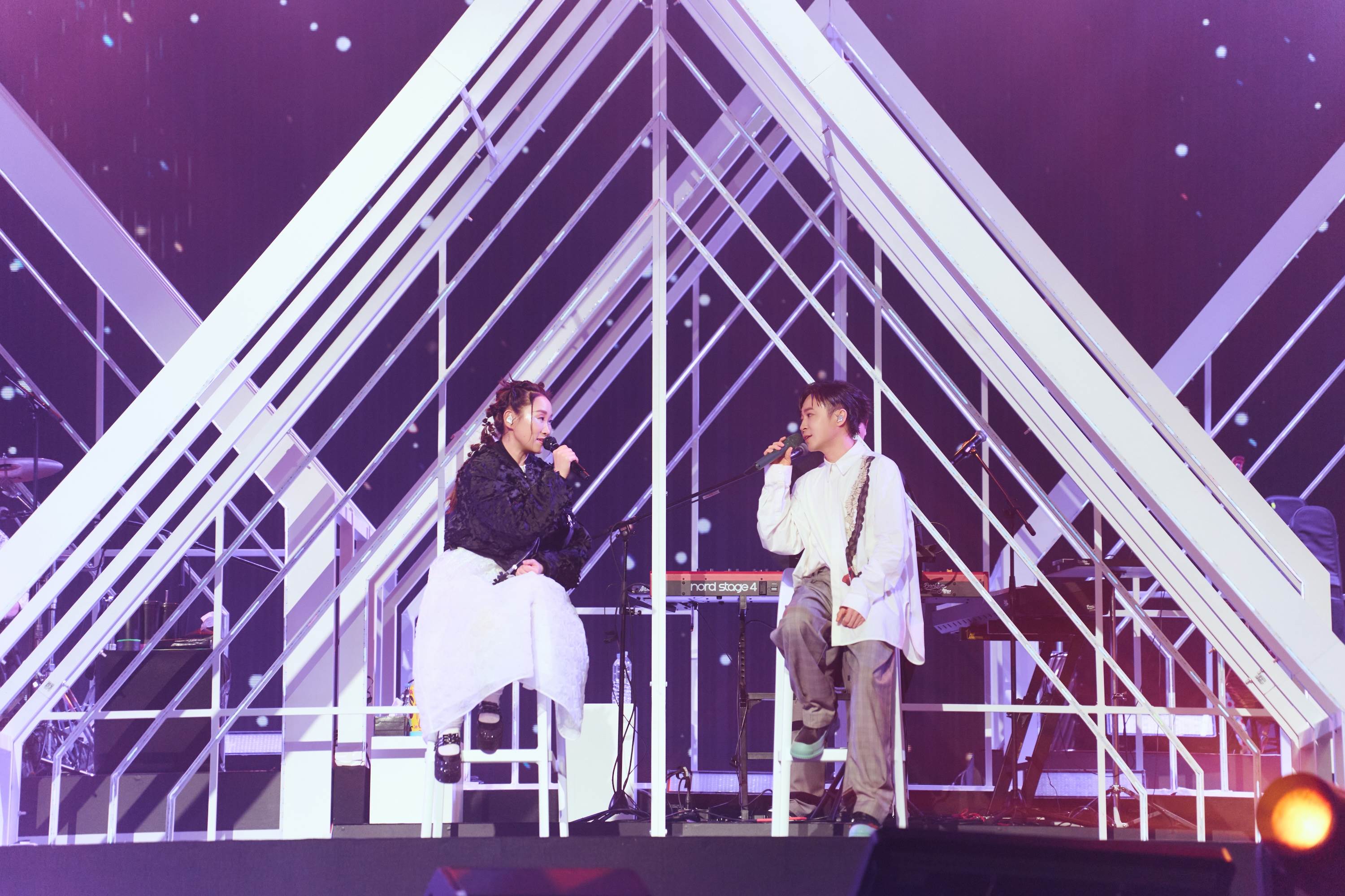 蘇打綠與王菀之合唱 &nbsp;懷念缺席共演的老友方大同令全場動容。（圖／蘇打綠有限公司提供）