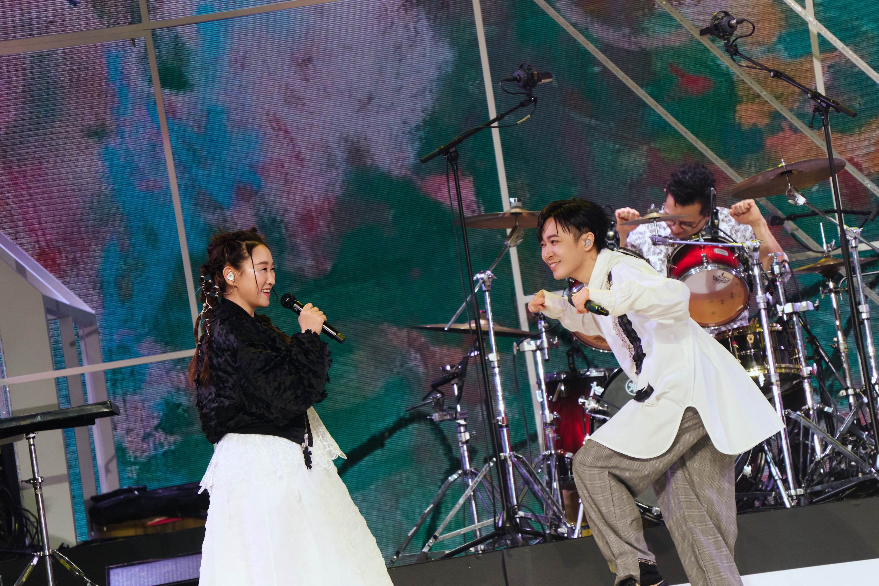 青峰台上喊別再等16年　即興抓譜加碼昔日同台曲目 &nbsp;唱到不肯散場。（圖／蘇打綠有限公司提供）