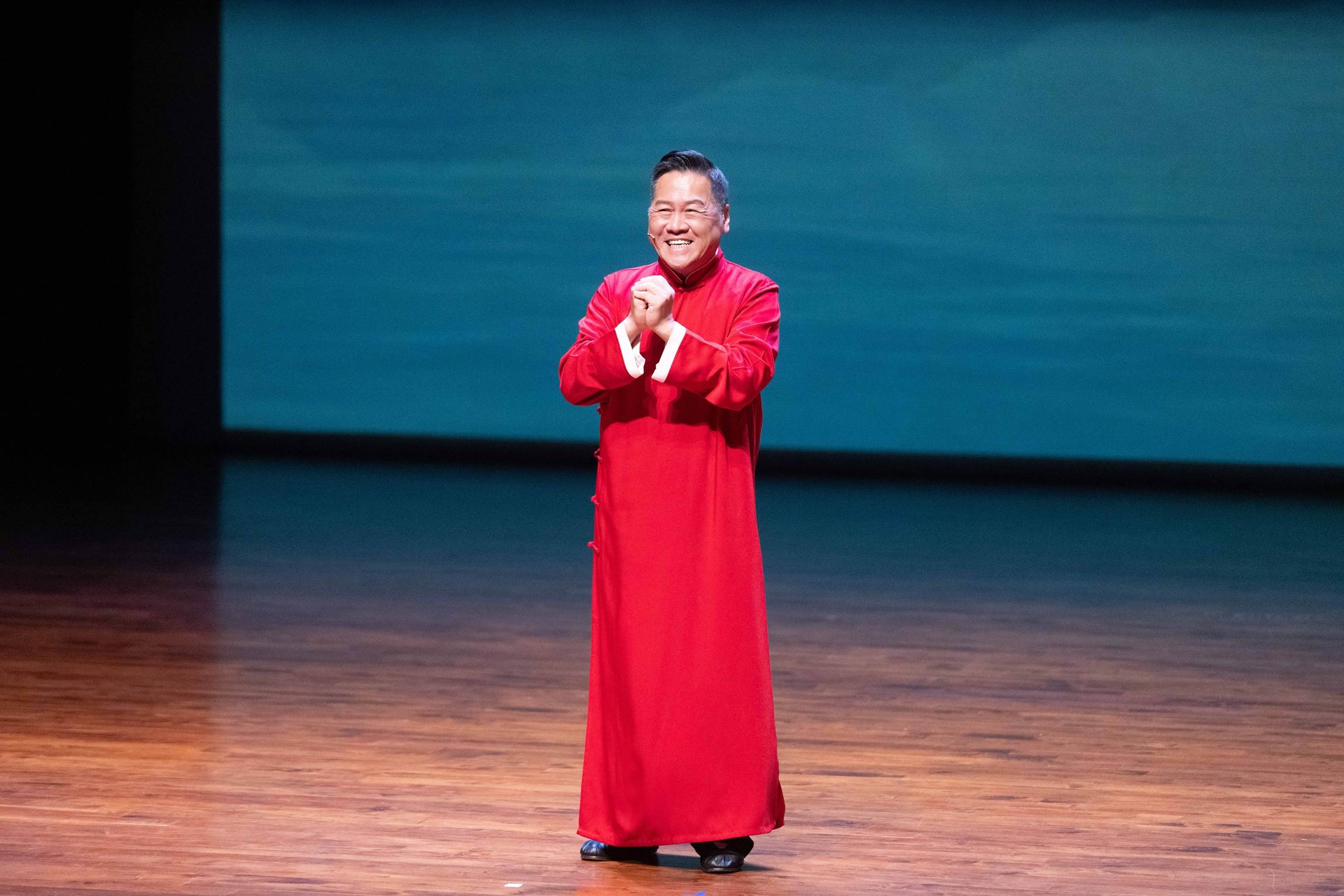 朱德剛揪徒弟劉毓謙合作經典傳統段子〈玲瓏塔〉繞口令親身示範讓王傳一「現學現賣」。（圖／嚞娛樂提供）