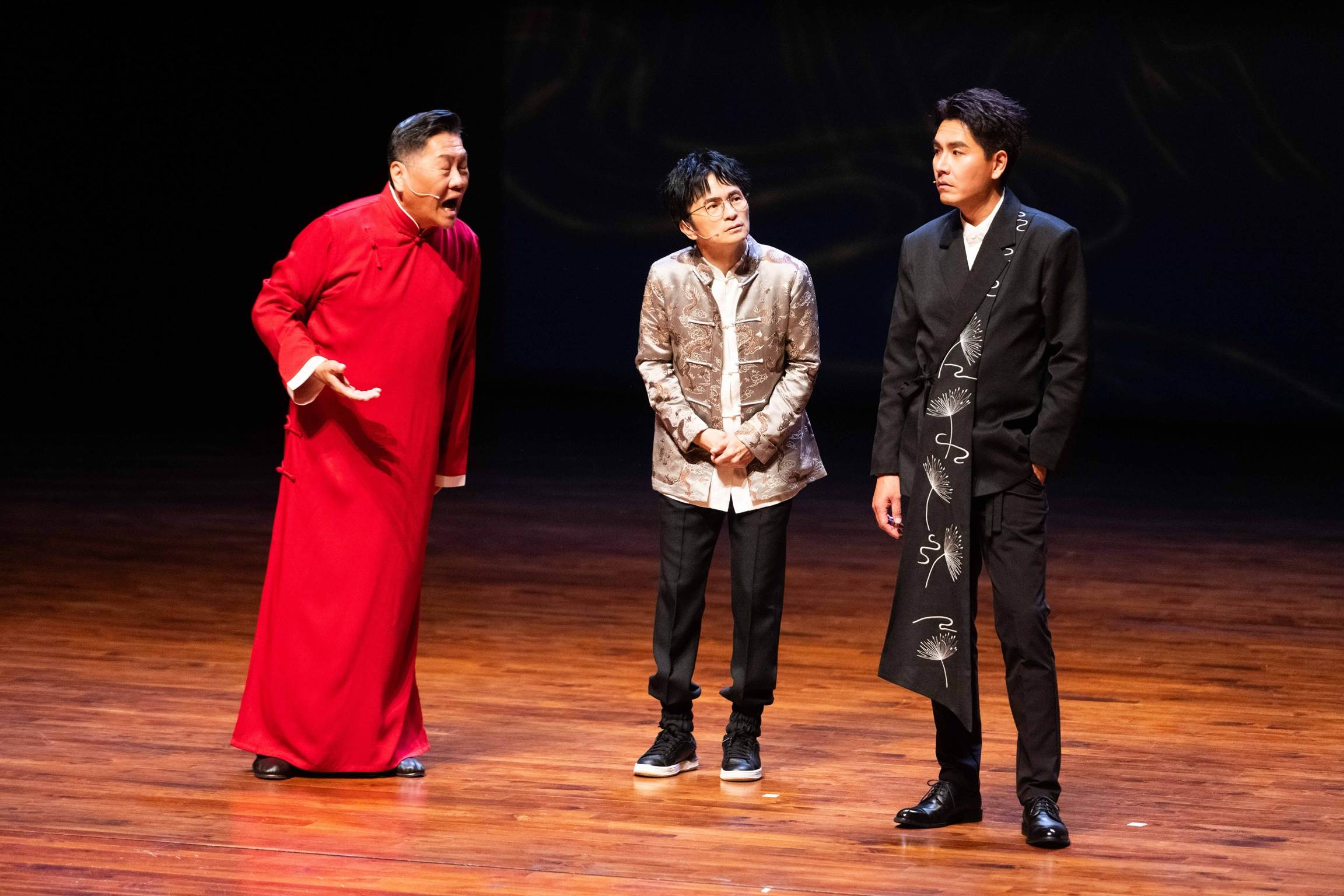 <a href='https://star.ebc.net.tw/search/tags/唐從聖/' target='_blank'>唐從聖</a>驚喜亂入合體王傳一、朱德剛組脫口秀即興演出「三劍客」。（圖／嚞娛樂提供）