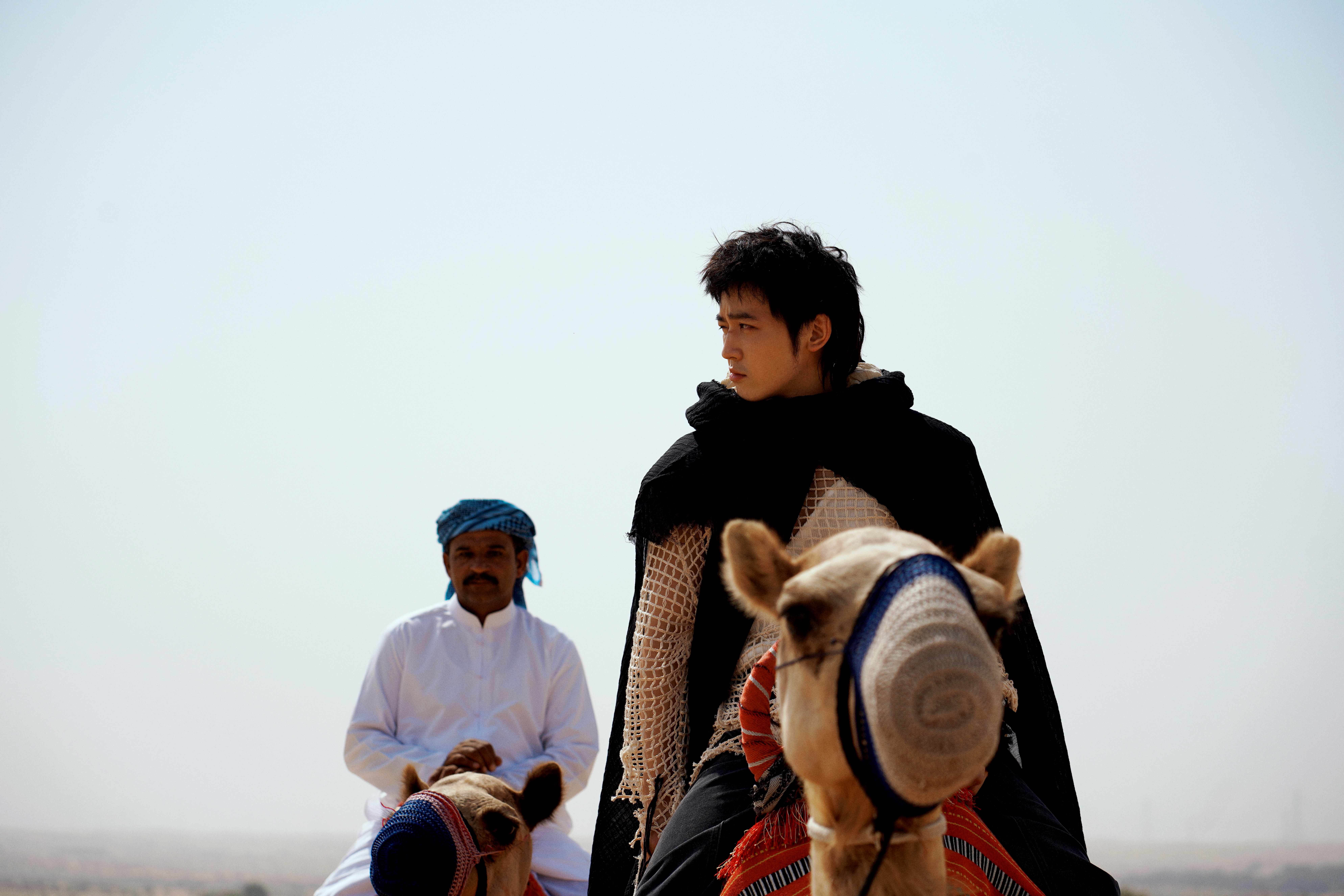 吳思賢去年才遠赴杜拜拍攝新歌MV。（圖／華納音樂提供）