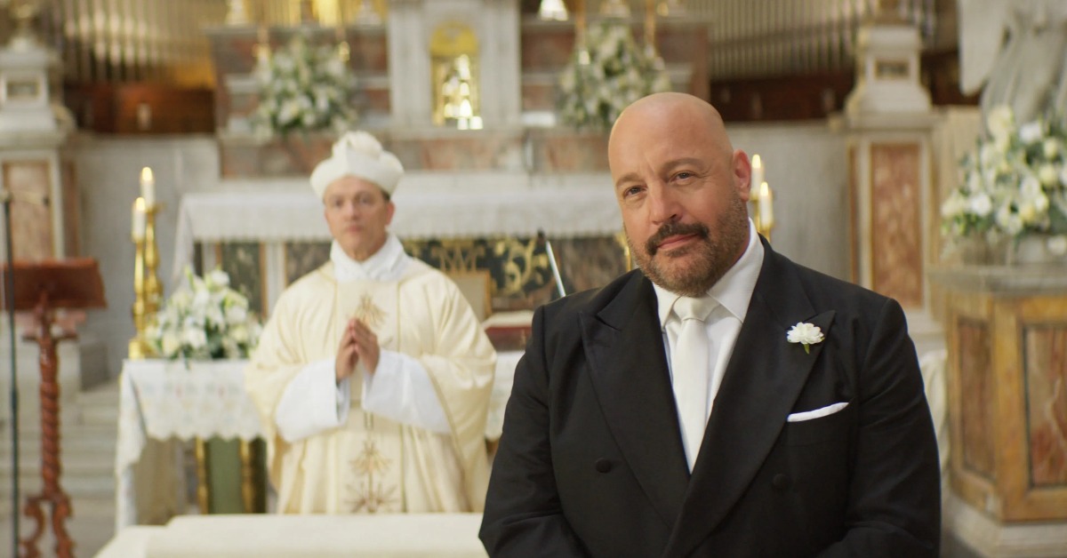 凱文詹姆斯首度擔綱愛情電影《我獨自蜜月》男主角。（圖／車庫娛樂）