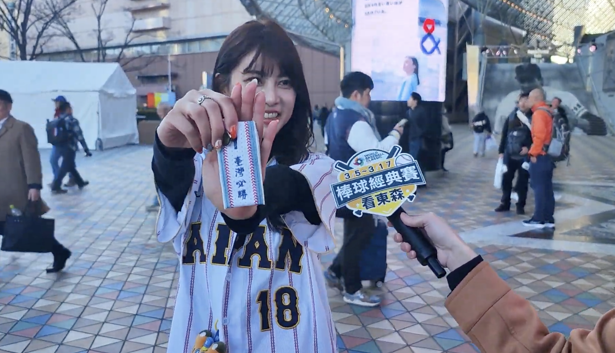 阿部瑪利亞準備「護身符」替台灣<a href='https://star.ebc.net.tw/search/tags/應援/' target='_blank'>應援</a>。（圖／東森新聞）