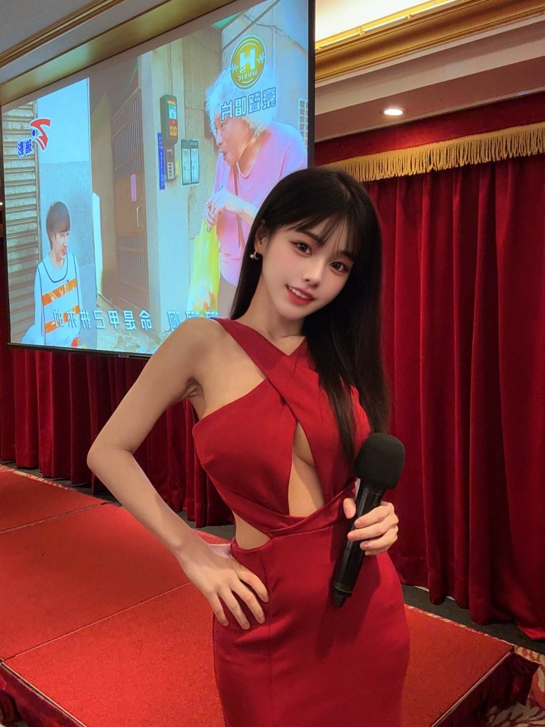 小花姐接也擁有主持人身份。（圖／翻攝自小花姐接IG／shff.tw）