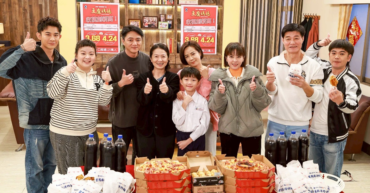 八點檔《豆腐媽媽》收視創新高慶功。（圖／民視）