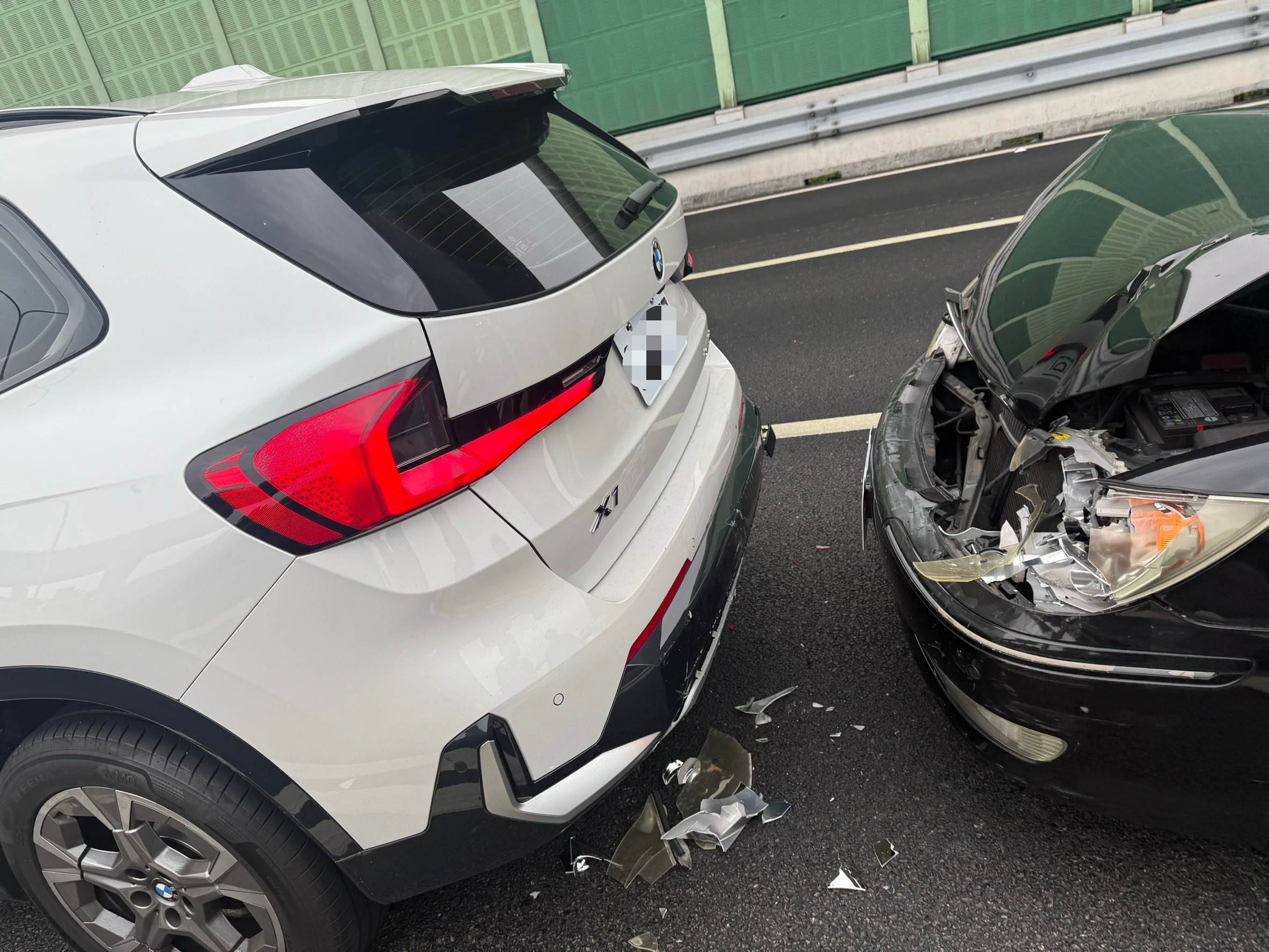 八點檔<a href='https://star.ebc.net.tw/search/tags/女星/' target='_blank'>女星</a>徐千京遭後方來車撞擊，現場照片曝光。（圖／民視提供）