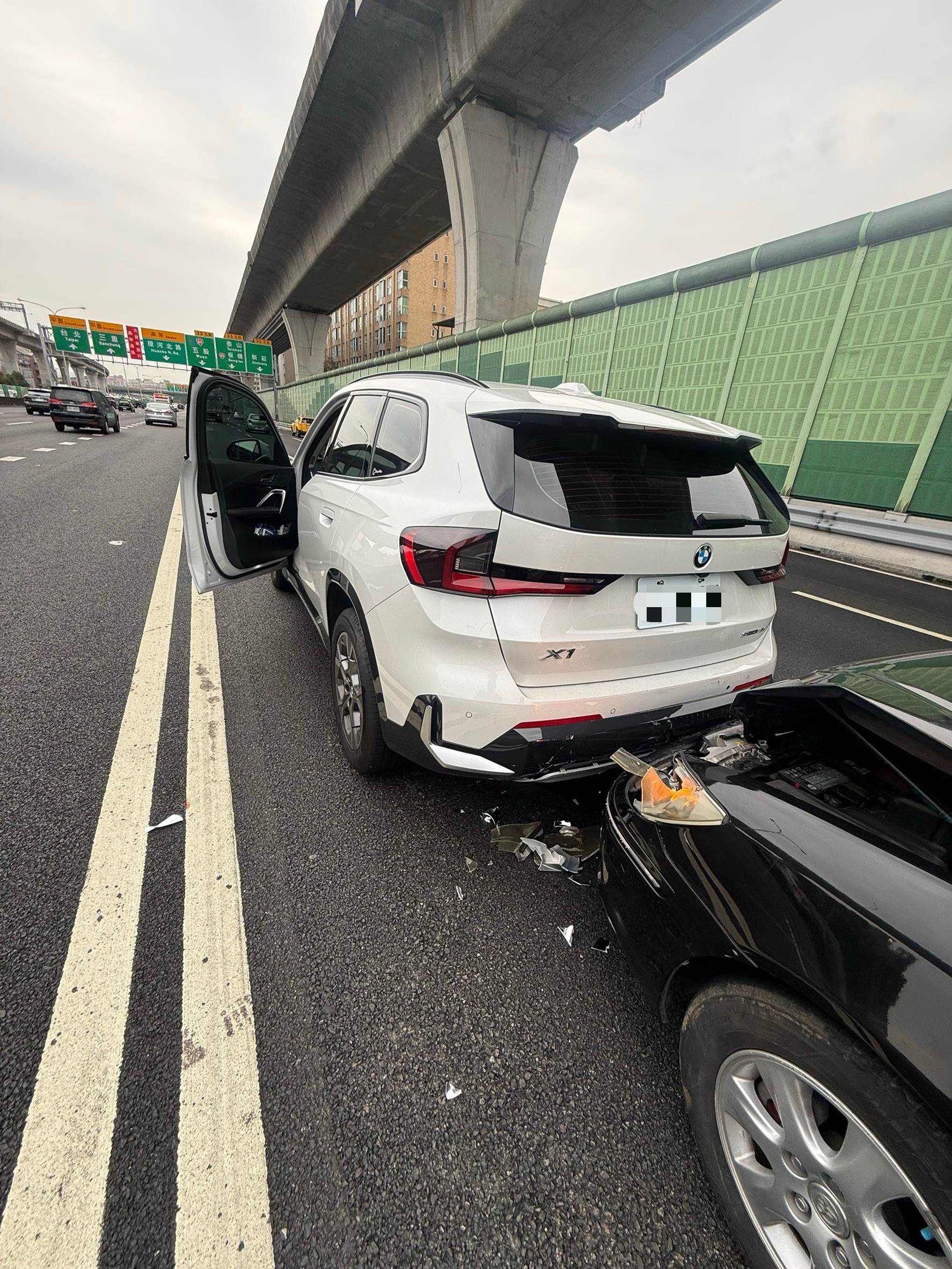 八點檔女星徐千京遭後方來車撞擊，現場照片曝光。（圖／民視提供）