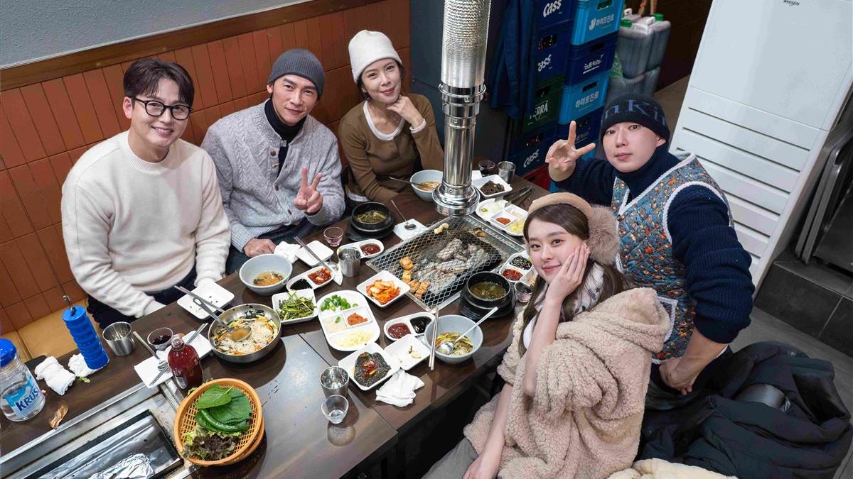 温昇豪邀<a href='https://star.ebc.net.tw/search/tags/韓劇/' target='_blank'>韓劇</a><a href='https://star.ebc.net.tw/search/tags/男神/' target='_blank'>男神</a><a href='https://star.ebc.net.tw/search/tags/李廷鎮/' target='_blank'>李廷鎮</a>（最左）共進晚餐。（圖／東森綜合台）