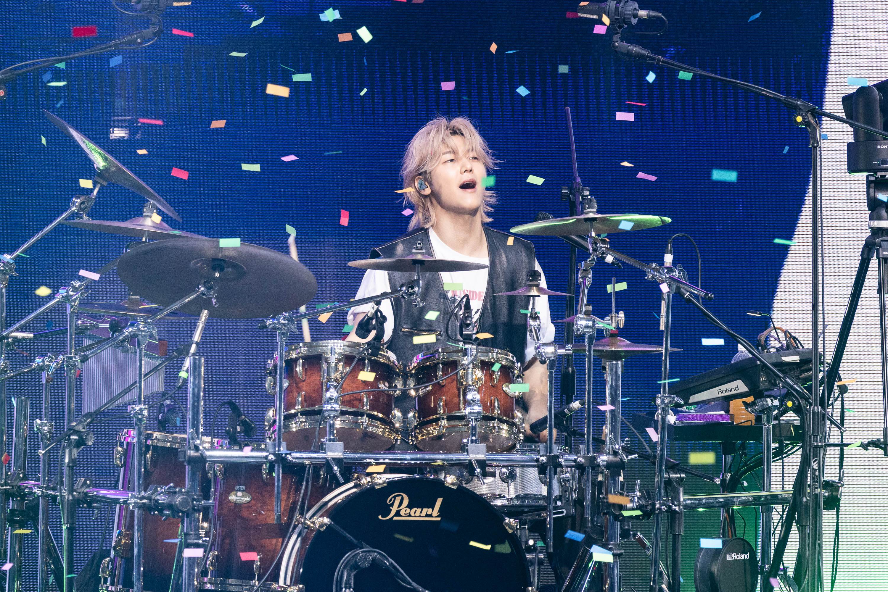 韓國人氣樂團CNBLUE姜敏赫因為一直流汗，讓台下粉絲直呼：「脫掉。」（圖／和協整合行銷提供）