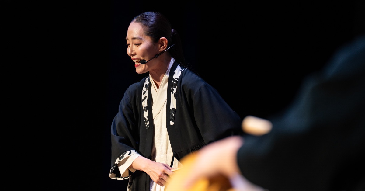 IPKOASON成員歌者李勝熙（이승희，Lee, Seung-Hee）現場演唱盤索里，舉手投足間散發出十足的戲劇張力。（圖／國立傳統藝術中心）