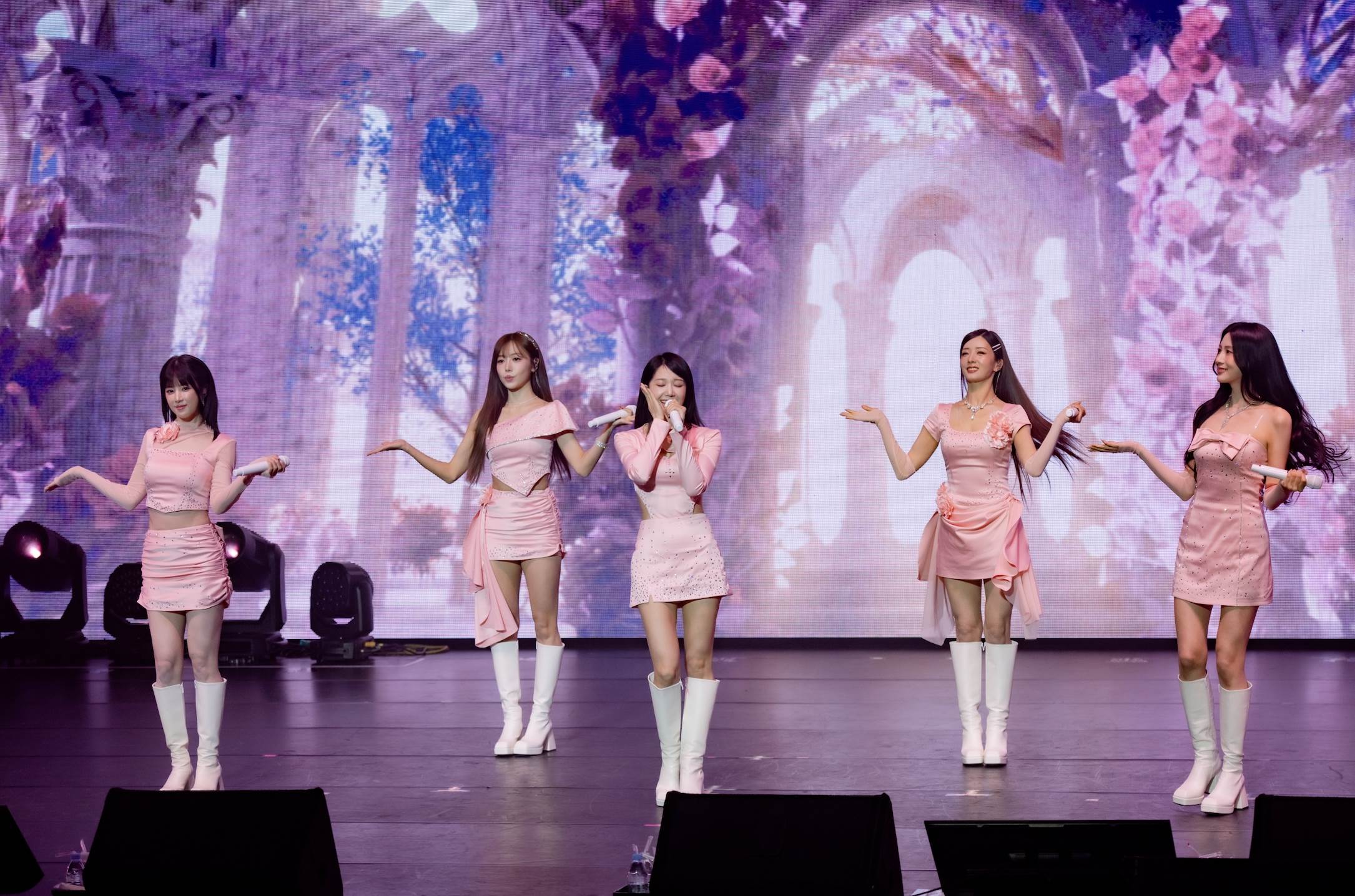 Apink合體飆唱近21首經典神曲回憶殺連連。（圖／SHOWOFFICE提供）