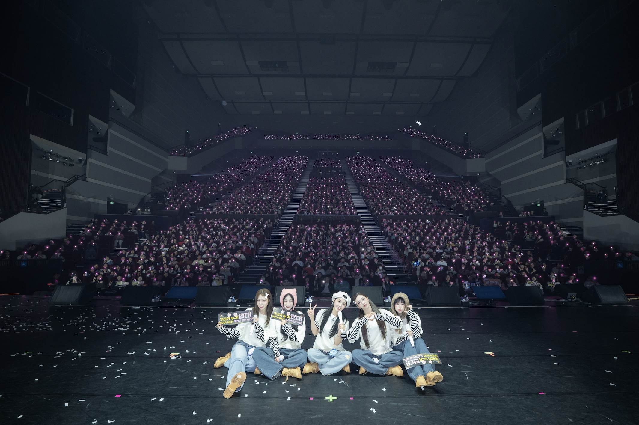 Apink與粉絲相約以後也要繼續一起走下去。（圖／SHOWOFFICE提供）