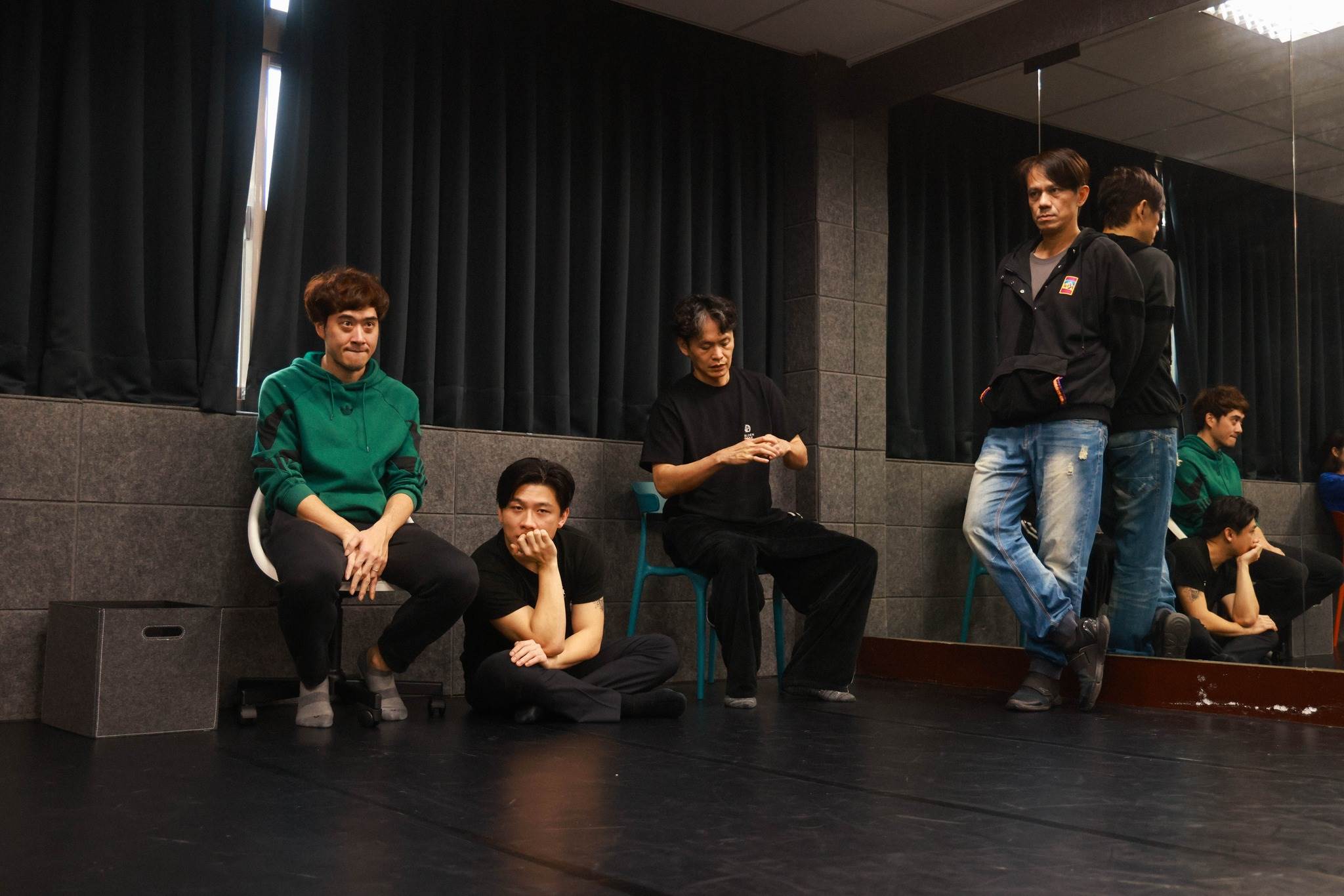 王為、謝孟庭、黃鐙輝、凱爾演出《櫻子媽媽與她的三個男人》。（圖／瘋戲樂工作室提供）