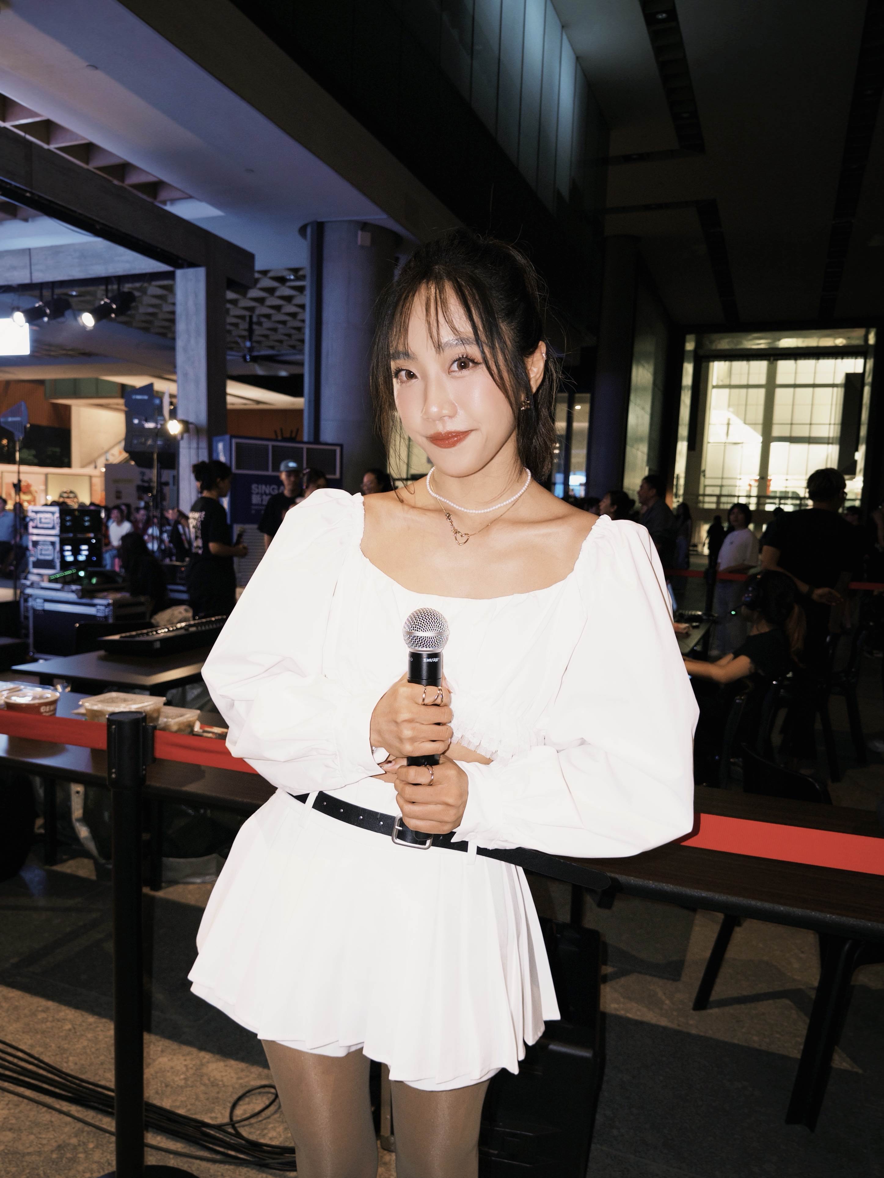 蔡佩軒想藉由<a href='https://star.ebc.net.tw/search/tags/新歌/' target='_blank'>新歌</a>〈我失戀了！〉陪伴歌迷度過崩潰到重新站穩的每一天。（圖／可瑞思國際娛樂提供）