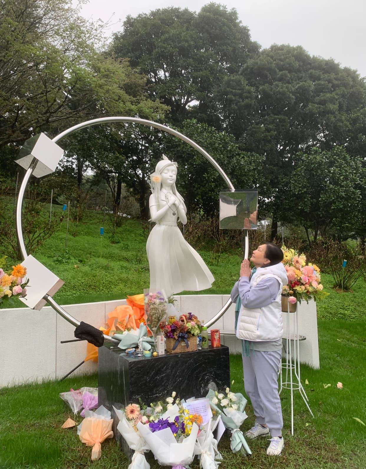 S媽到金寶山探望愛女大S。（圖／翻攝自S媽臉書）