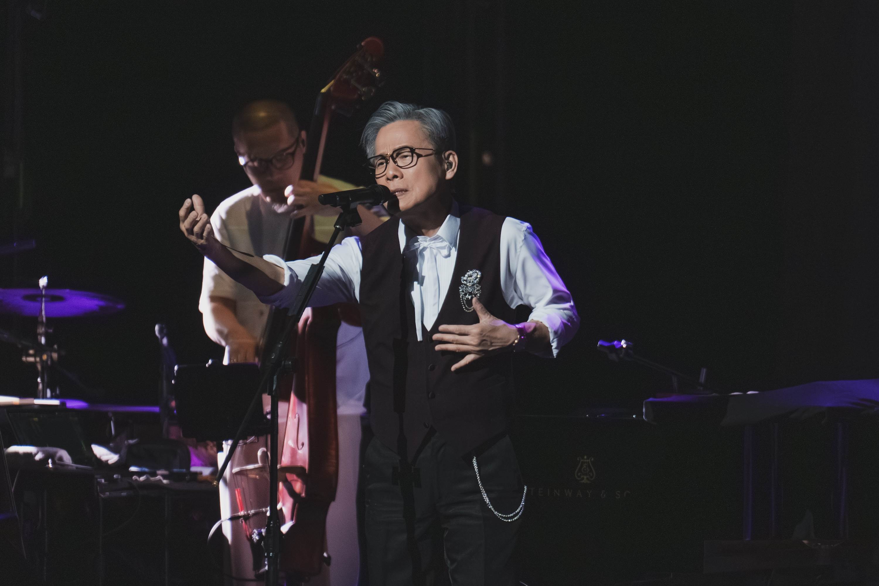 羅大佑展開《四季戀紅交響宴音樂會》巡迴演唱會，將成為登上紐約卡內基音樂廳的首位華語音樂人。（圖／大右音樂提供）