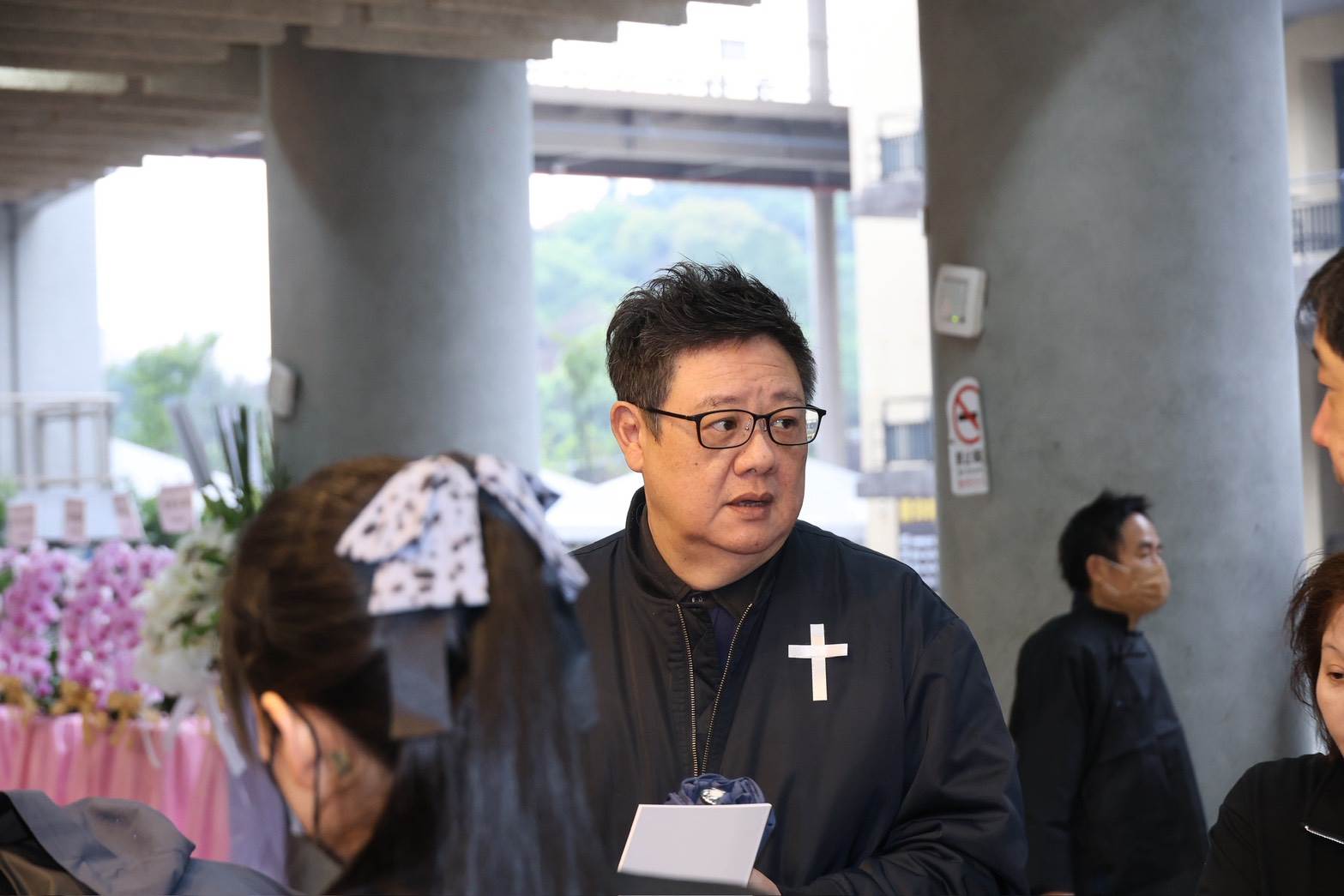 莫凡一早抵達現場送別老友。（圖／東森娛樂）