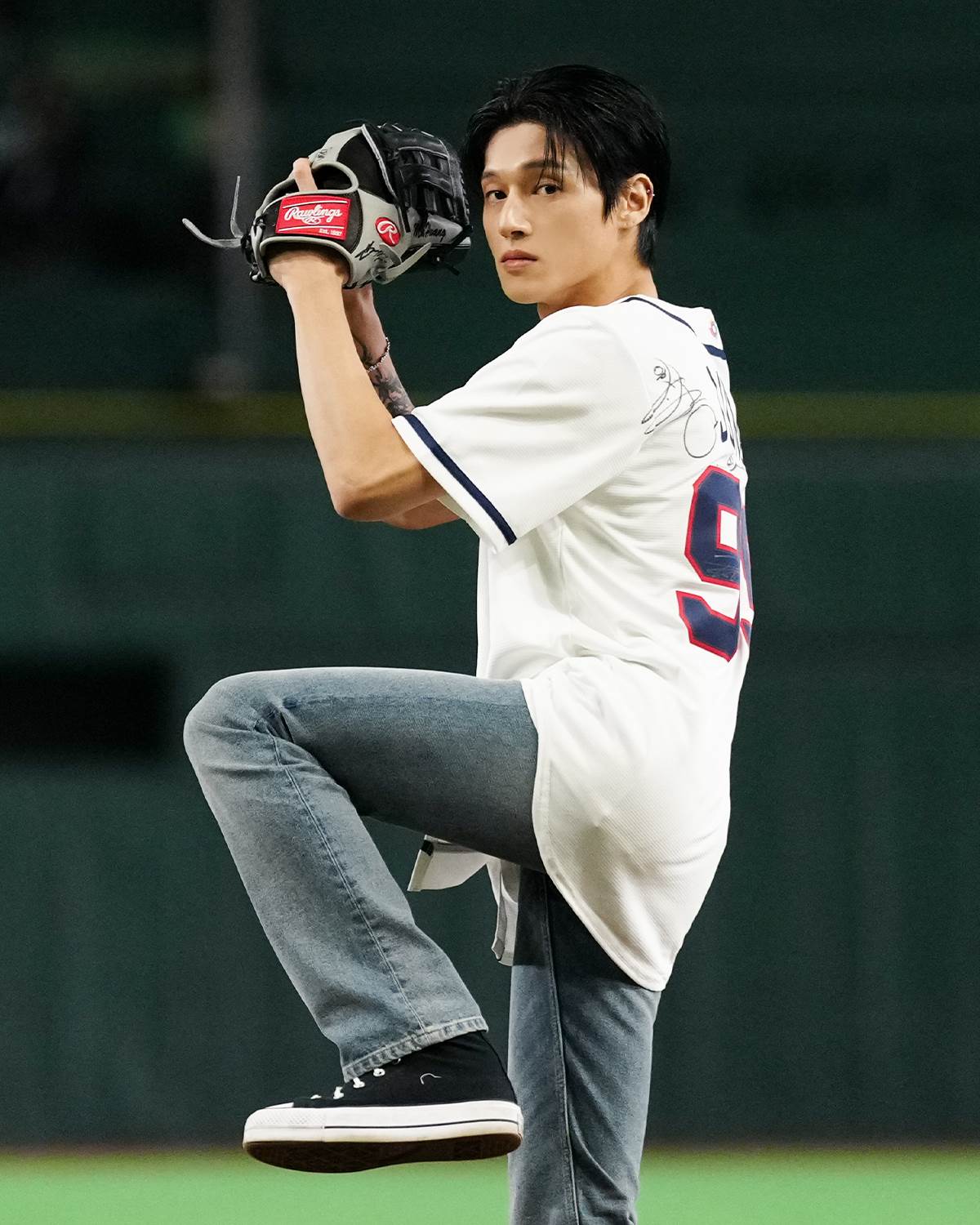 男團ATEEZ成員友榮擔任開球嘉賓。（圖／翻攝自MLB X）