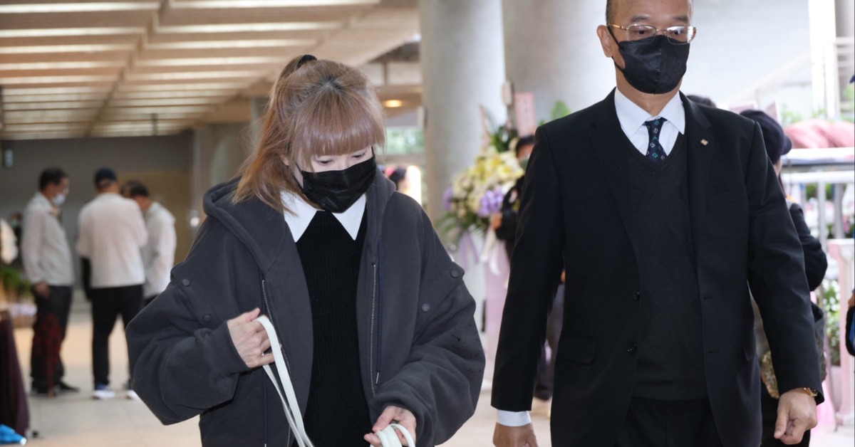 陸元琪低調現身前夫袁惟仁的告別式。（圖／東森娛樂）