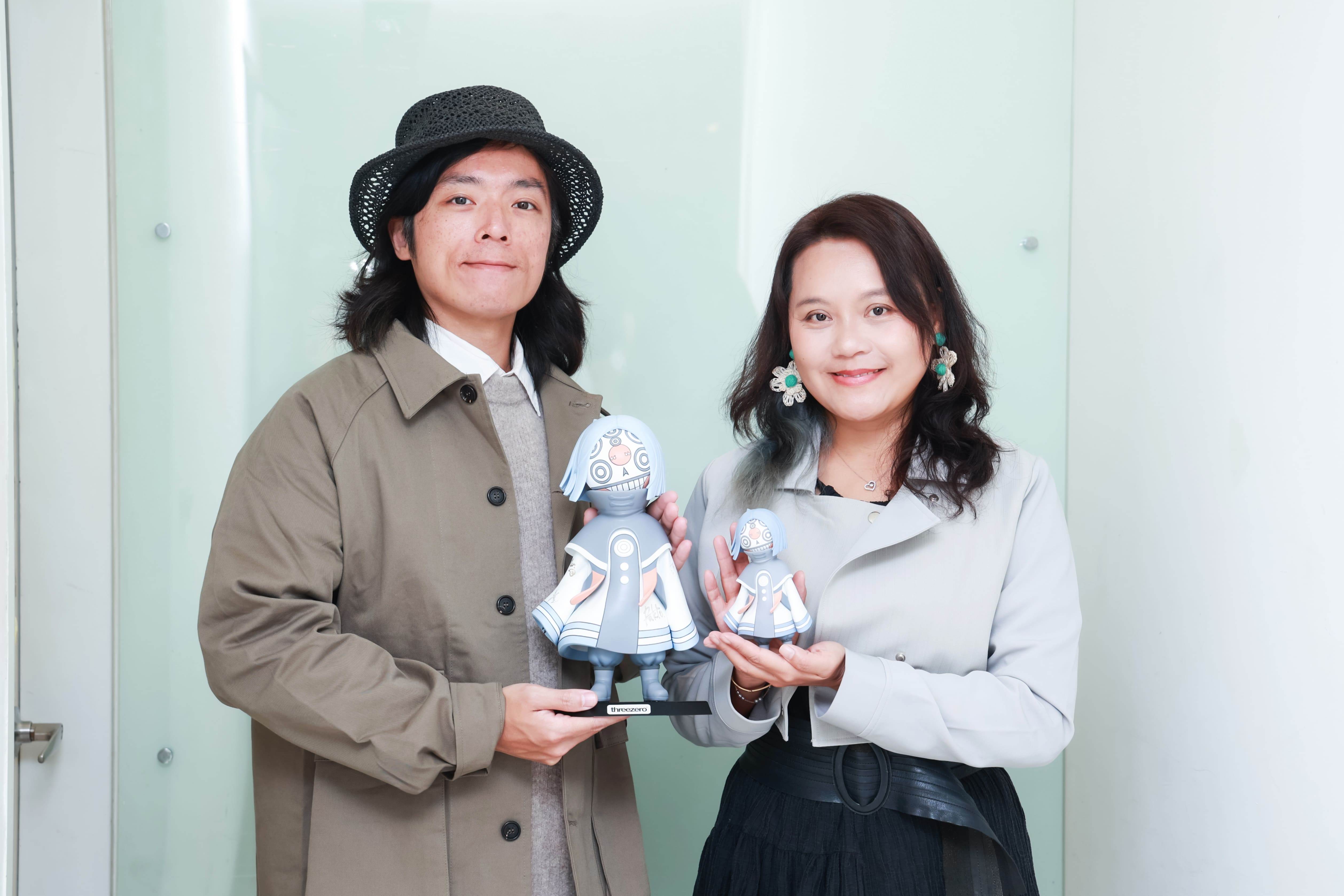 《世外》導演吳啓忠（左）與監製兼編劇楊寶文來台宣傳。（圖／甲上娛樂）