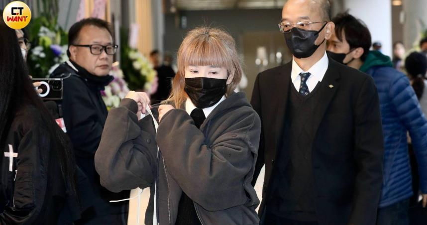 陸元琪現身送別前夫袁惟仁。（圖／CTWANT）