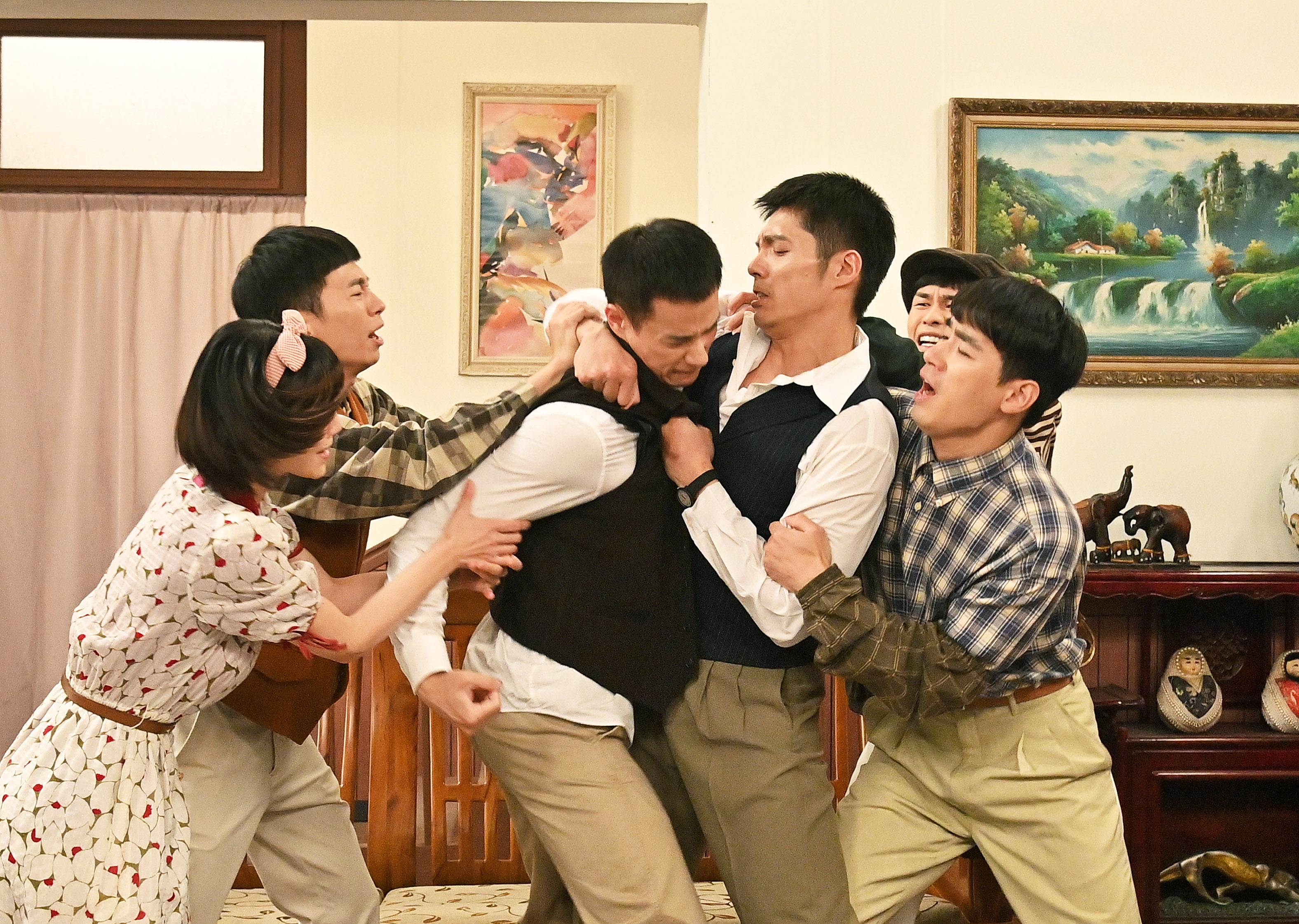 盧彥澤（中）和王盈凱（右3）劇中一言不合打了起來。（圖／台視）