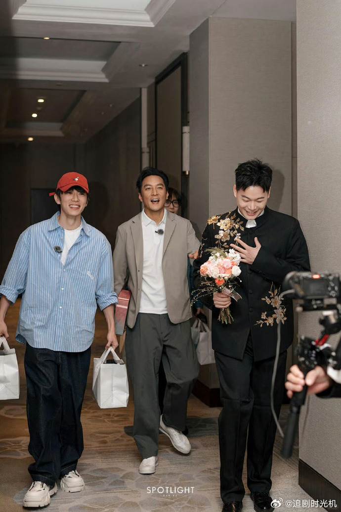 吳彥祖錄製《風華合伙人》意外加入一場婚禮。（圖／翻攝自微博）