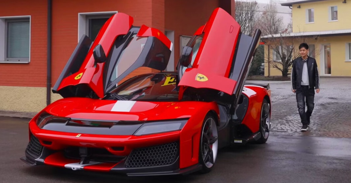 林志穎的帥氣身影和F80帥氣合影。（圖／翻攝自Ferrari Magazine）