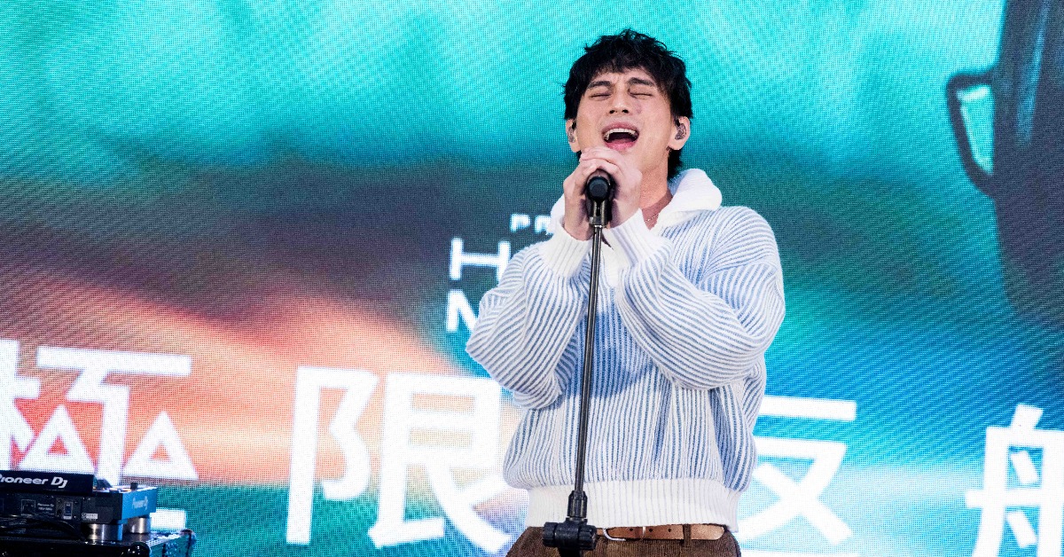 柏霖PoLin特殊且厚實的聲線唱出電影橫跨光年的孤獨與希望。（圖／索尼影業）