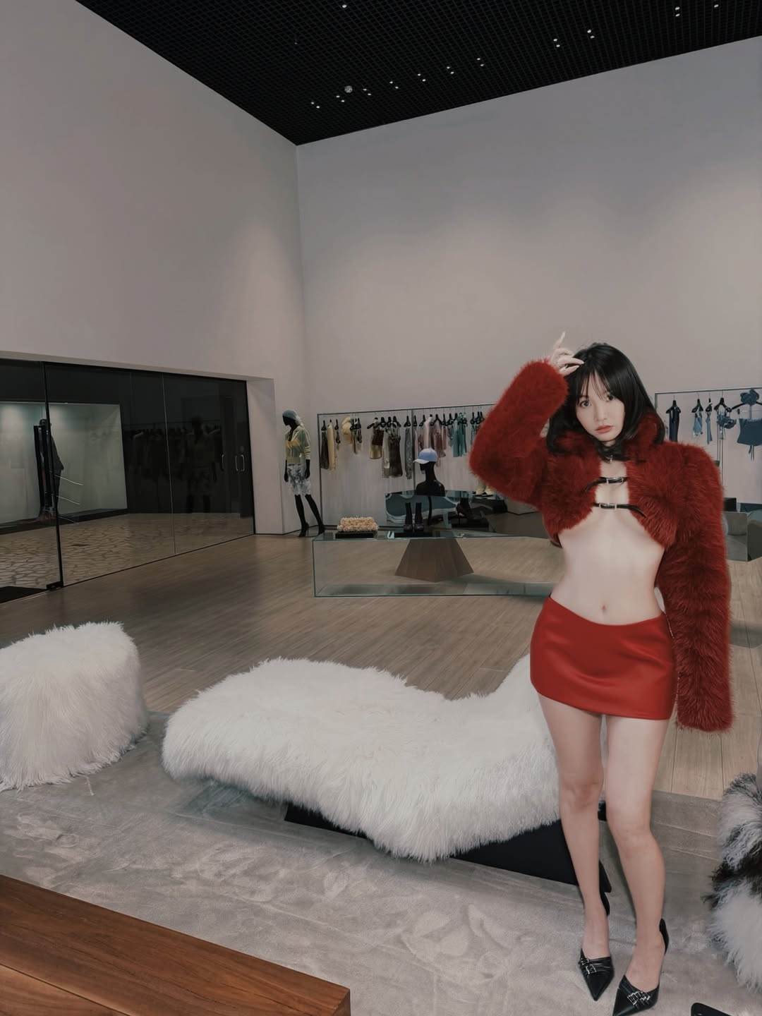 陳芳語戰袍太火辣。（圖／翻攝自陳芳語Instagram）