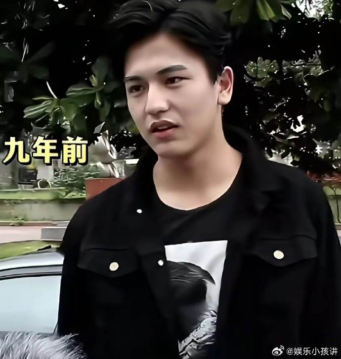 中國男星張凌赫在9年前因學業壓力而導致<a href='https://star.ebc.net.tw/search/tags/體重/' target='_blank'>體重</a>飆升，當時約100公斤。（圖／翻攝自微博）