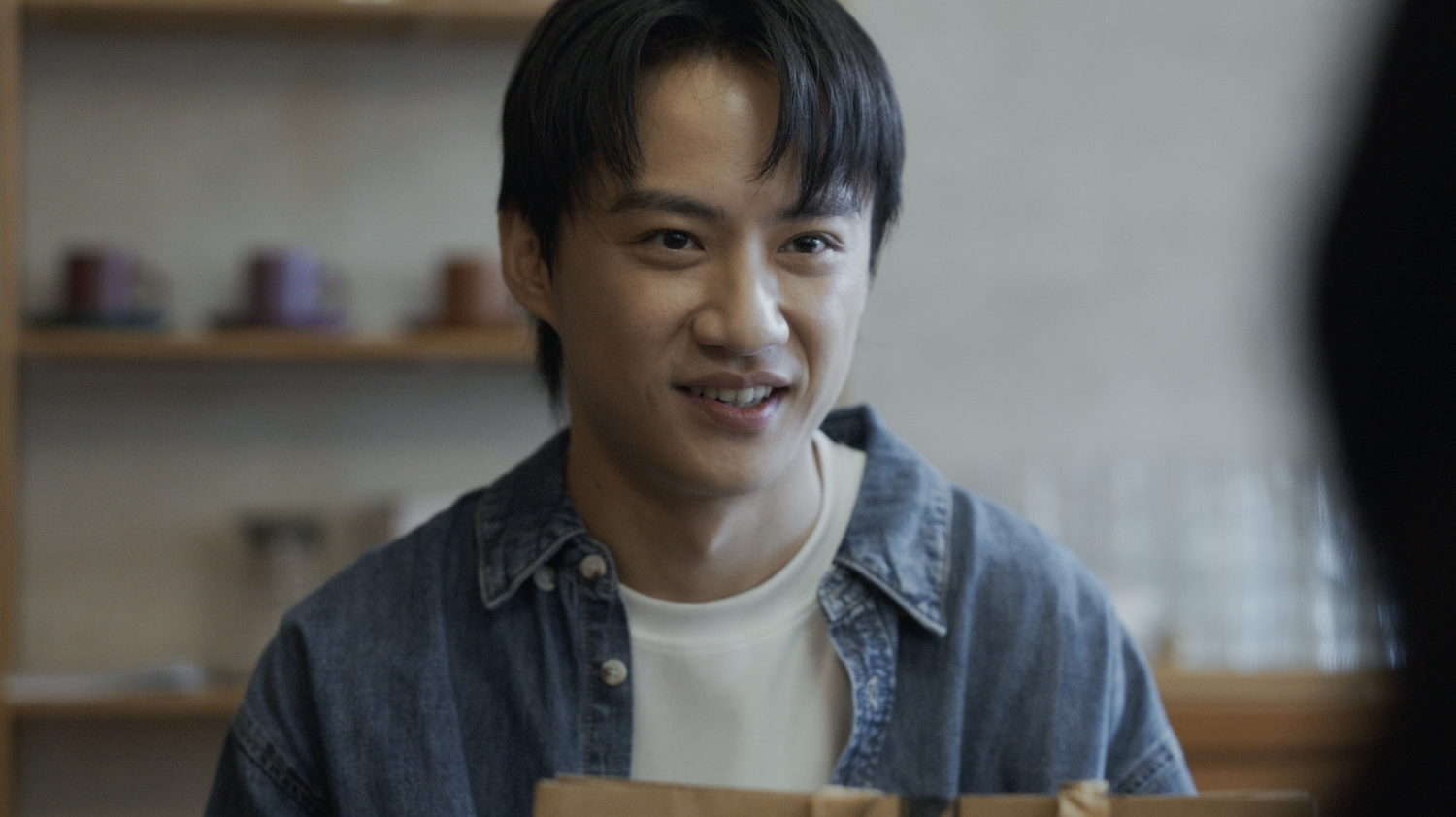 <a href='https://star.ebc.net.tw/search/tags/吳翰林/' target='_blank'>吳翰林</a>主演椅子樂團〈人去樓空〉、〈生份的你〉上下集 MV。（圖／明天的歌有限公司提供）