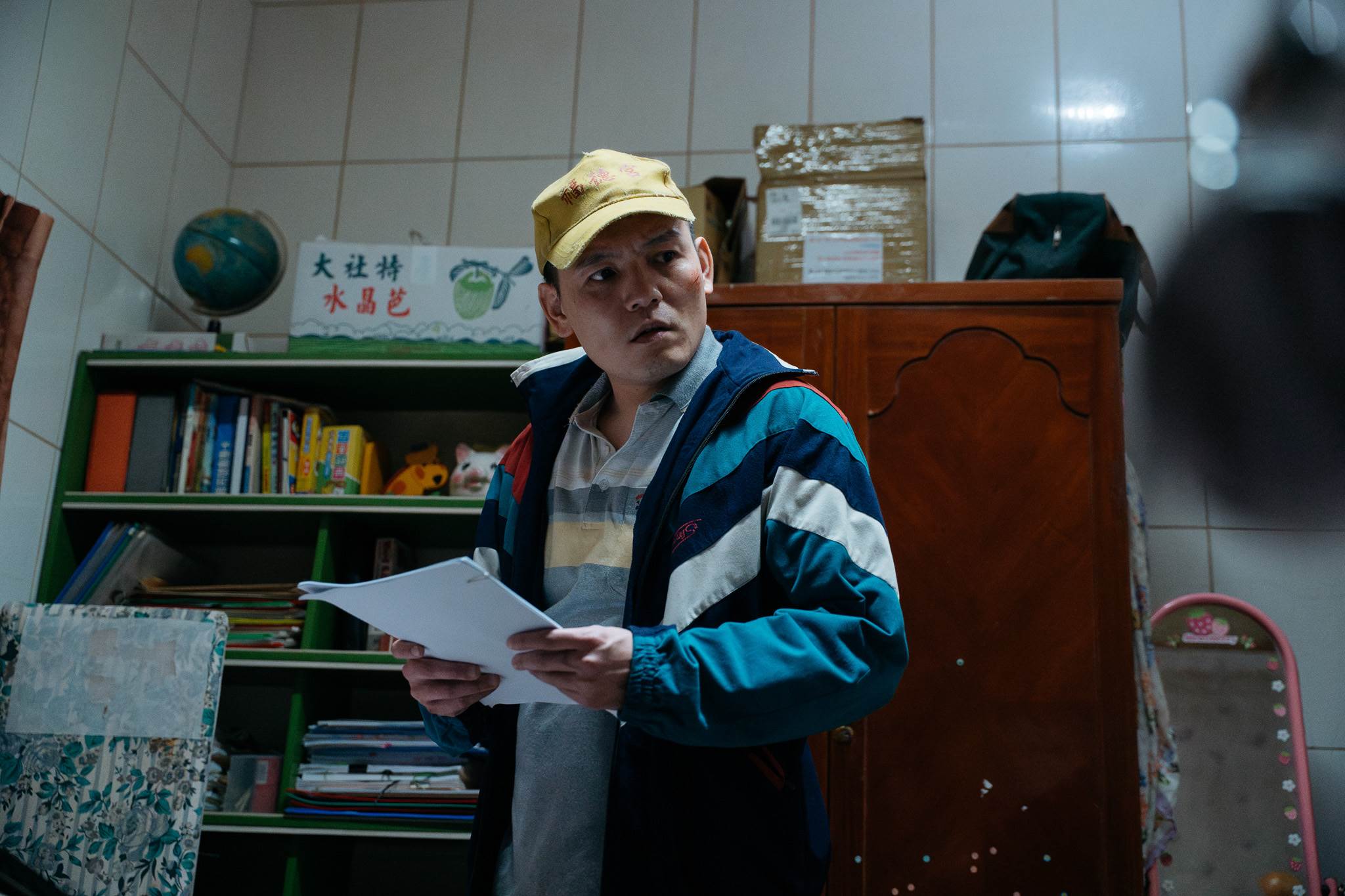 春風在《死亡賭局》中飾演的勝毅面對父親病重，有著很複雜的心思。（圖／英傑哆影業）