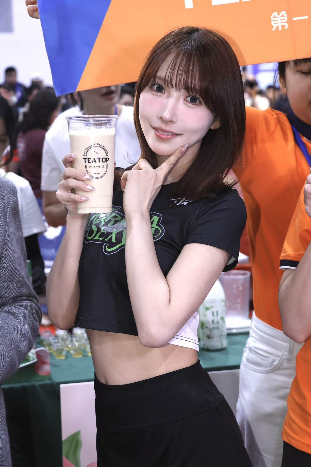 三上悠亞品嚐各式台灣美食。（圖／東森娛樂）