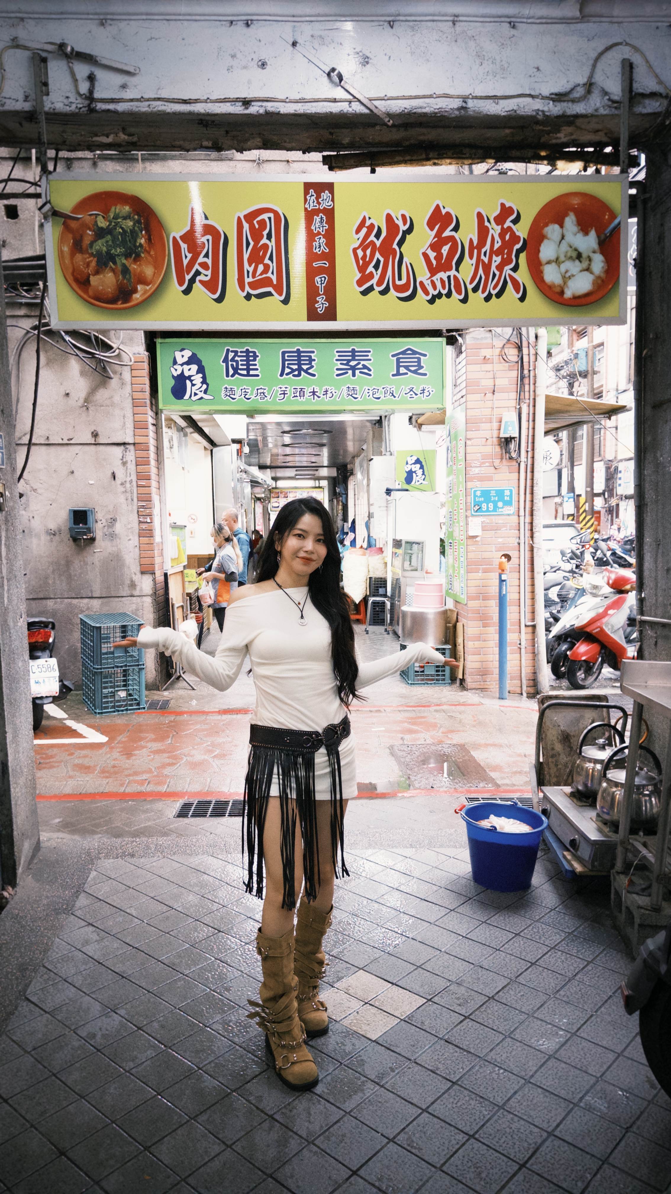 頌樂對豬內臟料理讚不絕口。（圖／豆比登工作室提供）