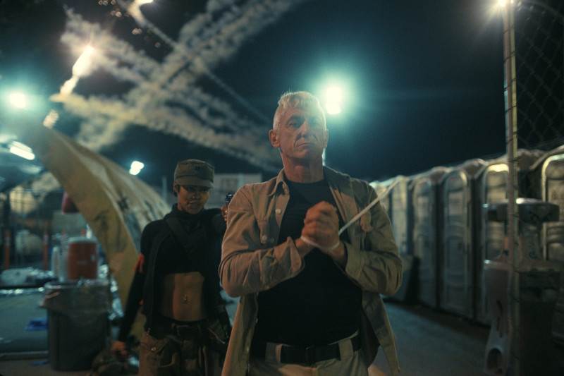 西恩潘憑《一戰再戰》獲頒最佳男配角獎。（圖／華納兄弟）