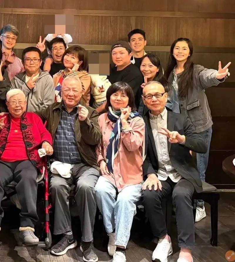 Selina近日帶著兒子與男友一同出席外婆壽宴。（圖／翻攝自臉書）