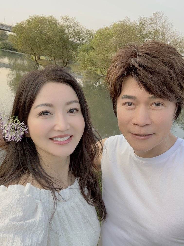 洪榮宏與張瀞云結婚8年，感情甜蜜。（圖／翻攝自洪榮宏臉書）