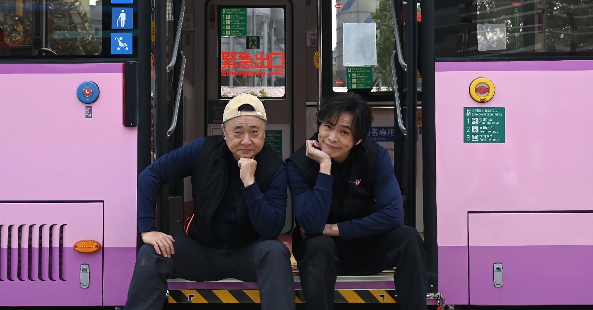 邰智源與黃鐙輝體驗一日公車司機。（圖／麥卡貝網路電視提供）