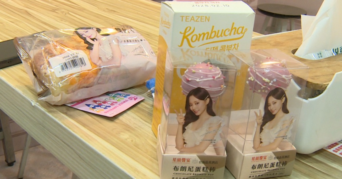 ONCE搶周子瑜聯名餐點附小卡，一到午夜就衝門市掃貨。（圖／東森新聞）