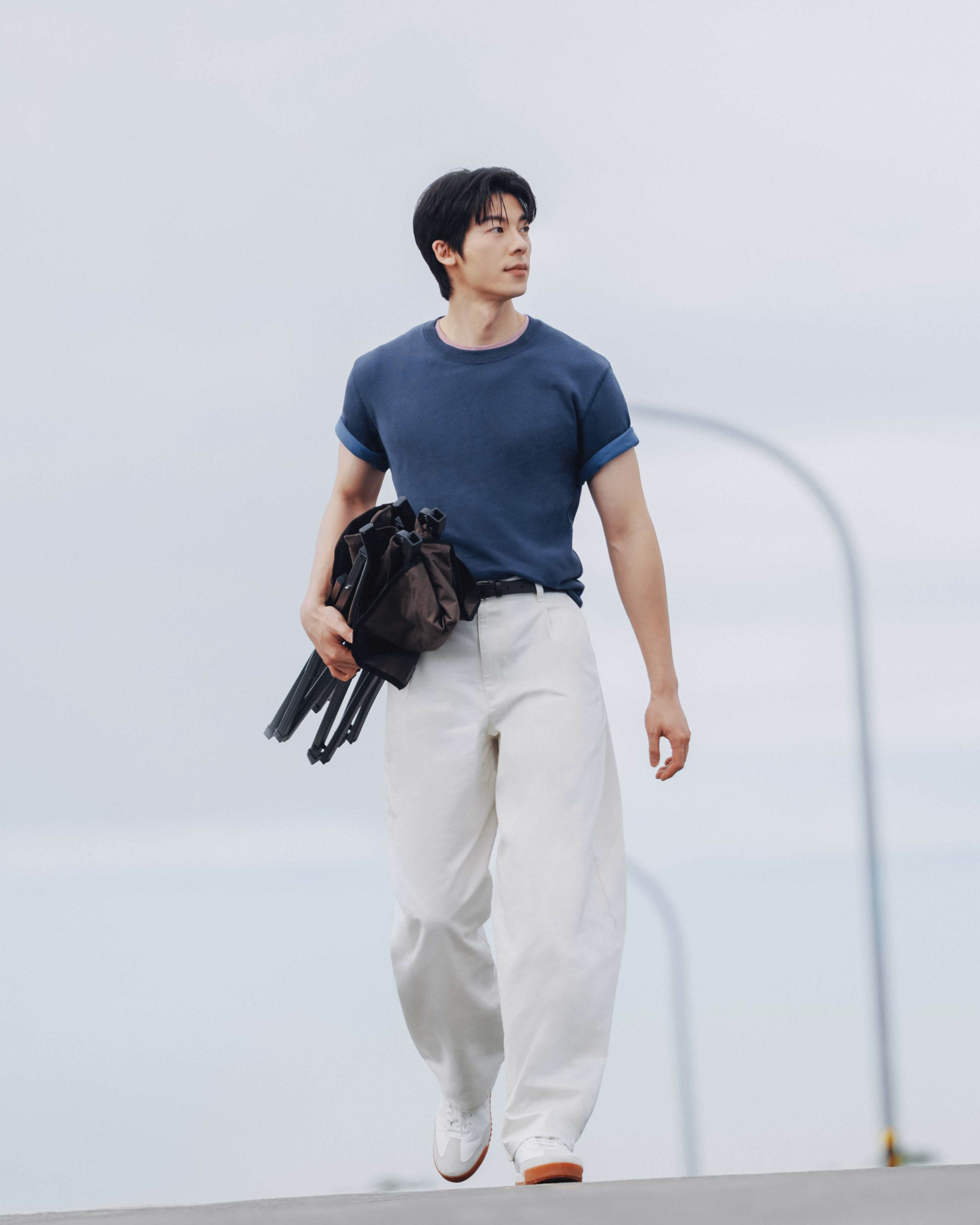 許光漢LOOK 1大師設計基本款以撞色注入新意，開啟夏季清爽色彩。（圖／UNIQLO）
