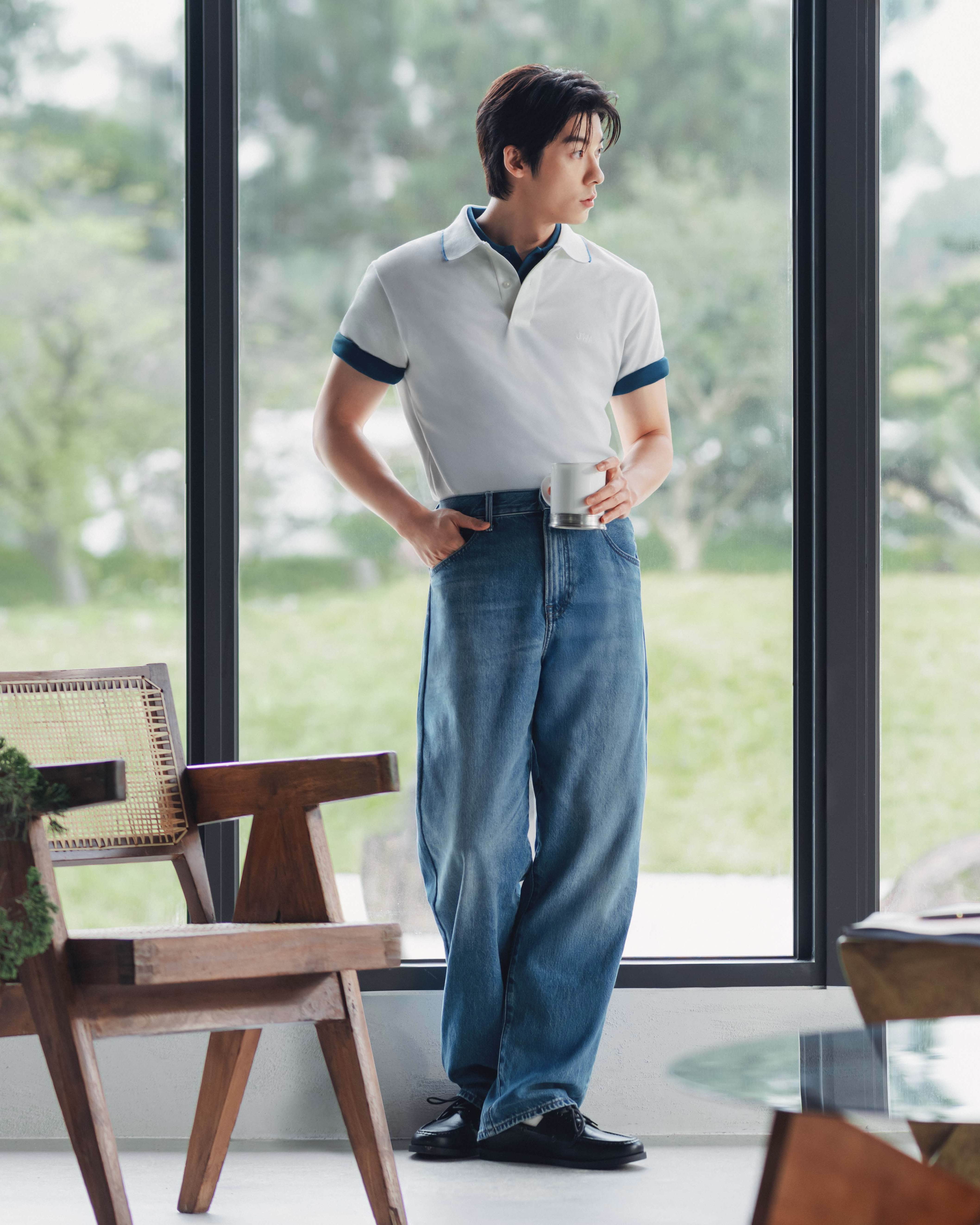 LOOK 3今夏POLO衫穿搭關鍵公式：以多彩疊穿搭配寬褲輪廓，打造清新夏日風貌。（圖／UNIQLO）