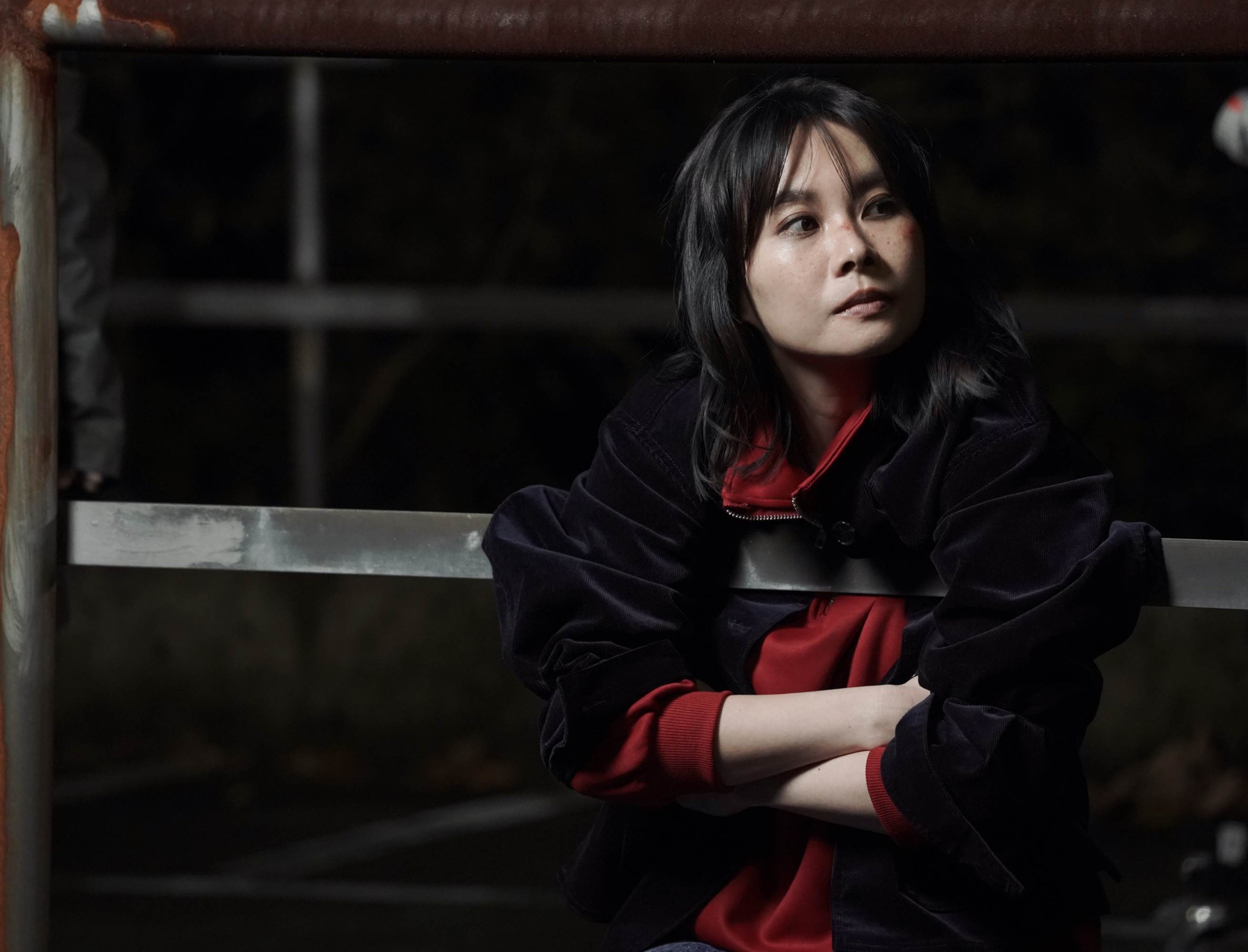 金曲歌后鄭宜農為新歌MV變身「動作片演員」扮帥氣女飛賊顛覆乖乖牌形象 。（圖／邊走邊聽有限公司提供）