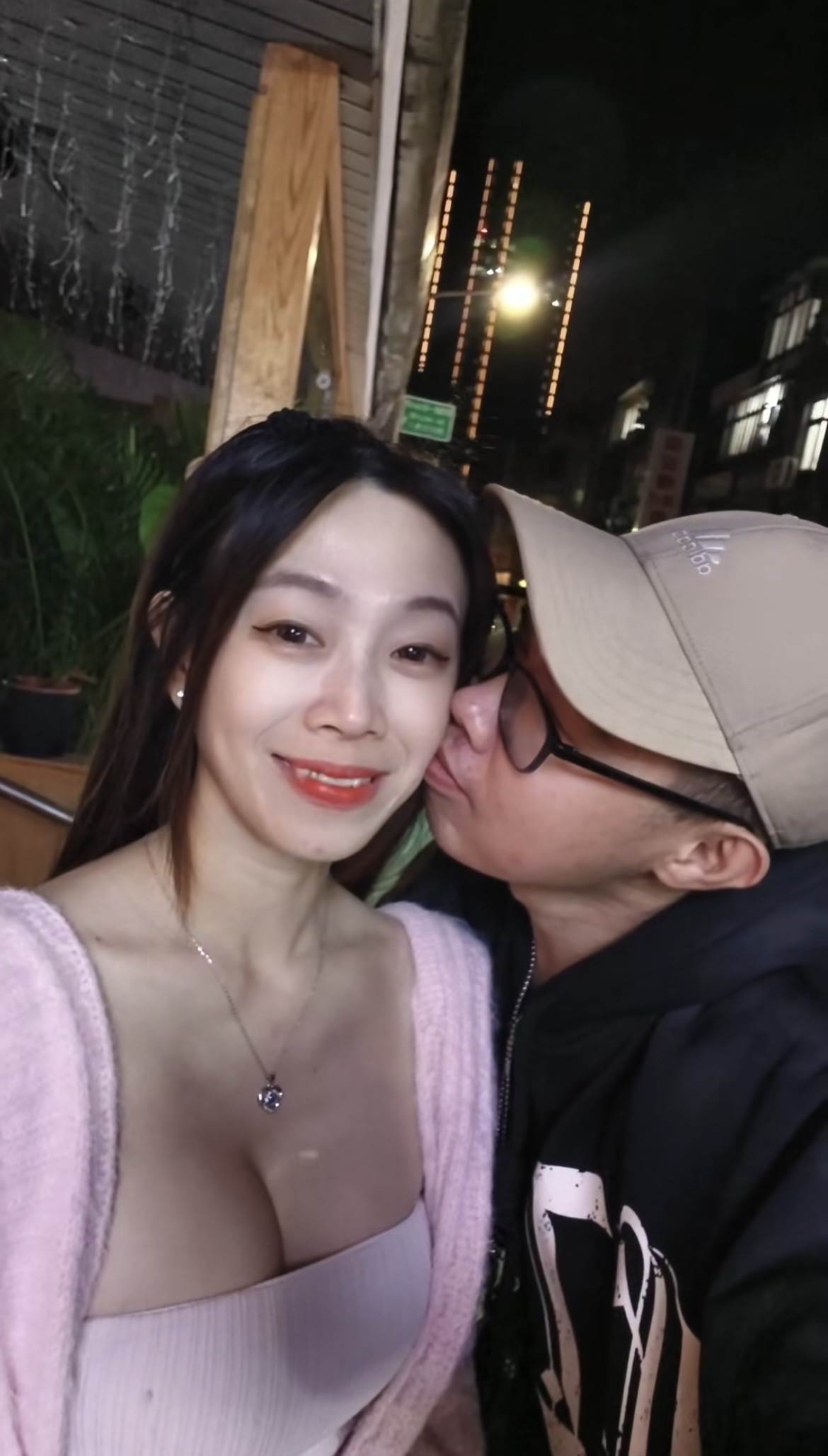 鄧佳華激吻簡簡。（圖／翻攝自鄧佳華Threads）
