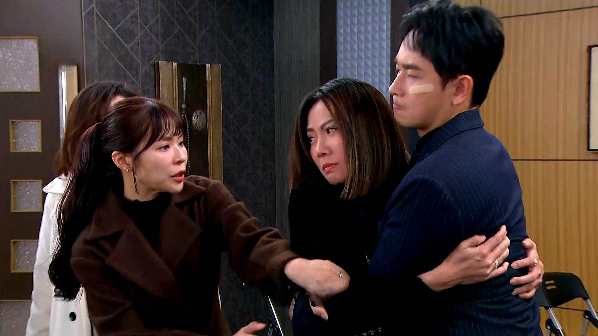 大牙與陳謙文上演不倫戀情東窗事發。（圖／三立）