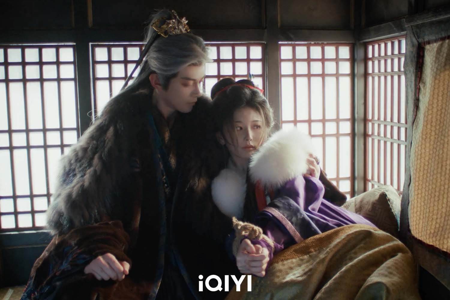 《逐玉》孔雪兒（右）與<a href='https://star.ebc.net.tw/search/tags/鄧凱/' target='_blank'>鄧凱</a>上演強制愛。（圖／愛奇藝國際版）