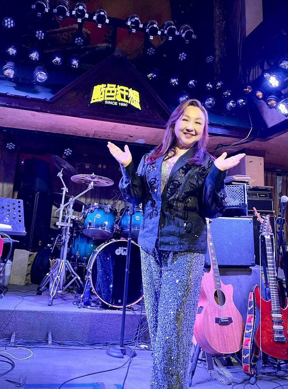 「民歌天后」鄭怡帶來交響樂編制版本的〈天堂〉與齊豫〈你是我所有的回憶〉。（圖／星光娛樂提供）