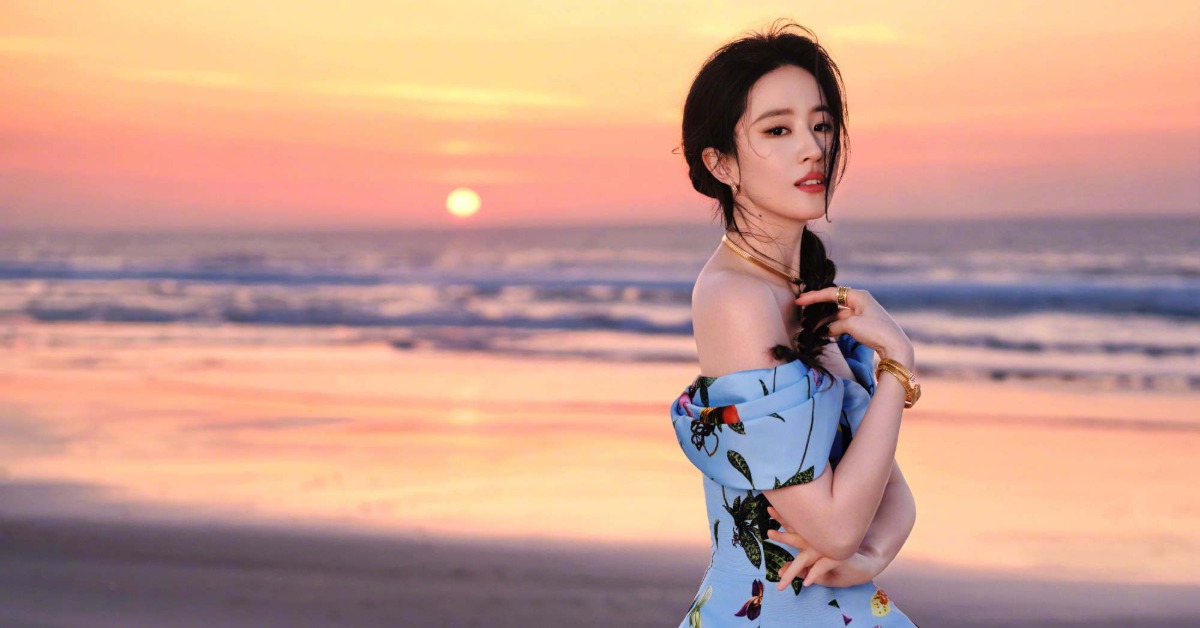 中國女星劉亦菲出席時尚活動。（圖／翻攝自微博@劉亦菲）